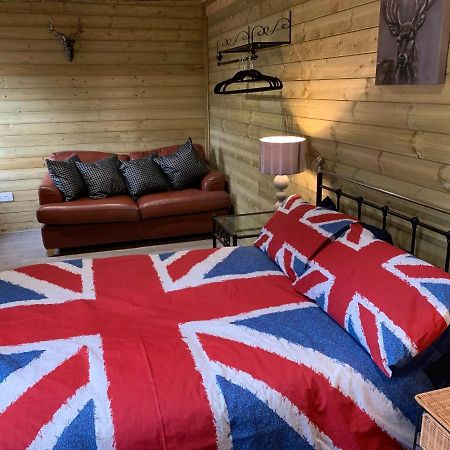 Bedrock Lodge Winterbourne Zewnętrze zdjęcie