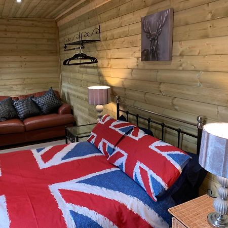 Bedrock Lodge Winterbourne Zewnętrze zdjęcie
