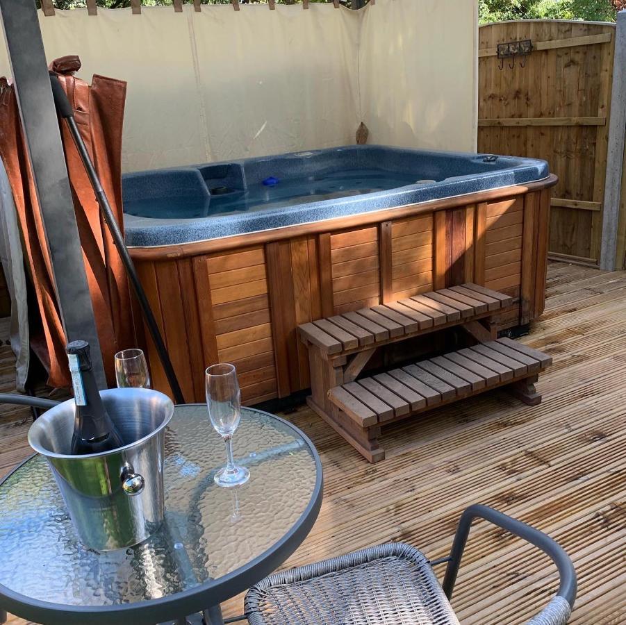Bedrock Lodge Winterbourne Zewnętrze zdjęcie