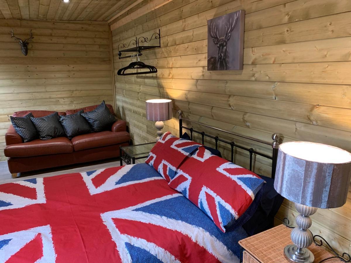 Bedrock Lodge Winterbourne Zewnętrze zdjęcie
