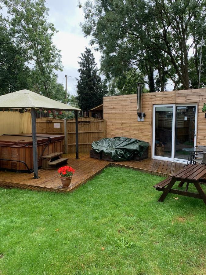 Bedrock Lodge Winterbourne Zewnętrze zdjęcie